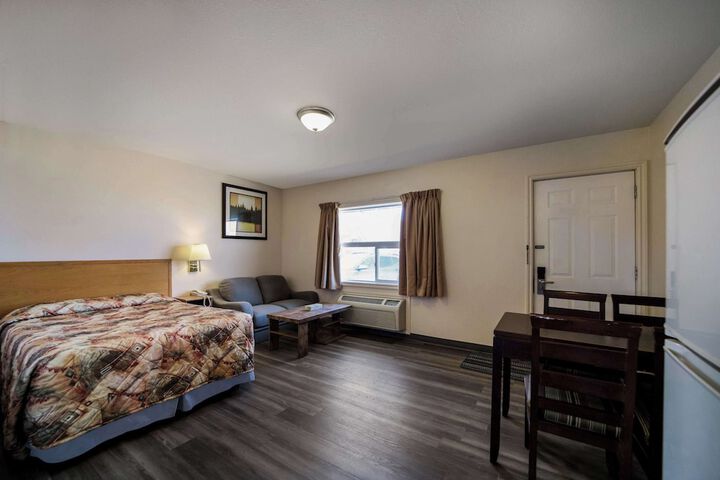 Room 13 of 36