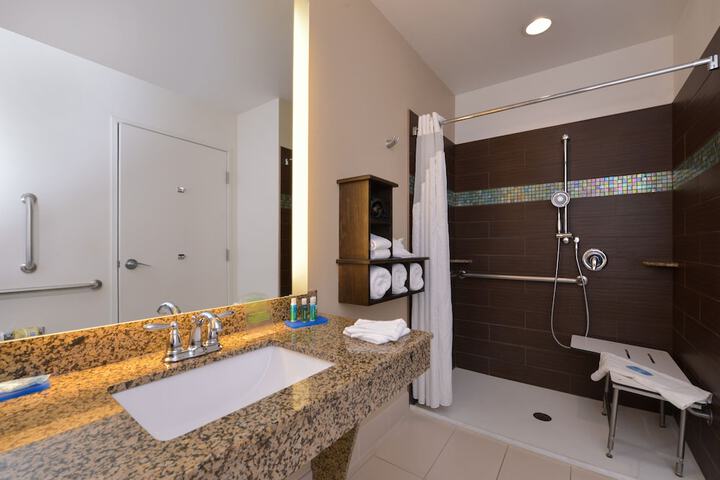 Holiday Inn Express & Suites Pocatello by IHG