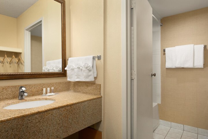 Room 44 of 62