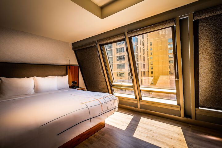 La Quinta Inn & Suites by Wyndham Times Square South
