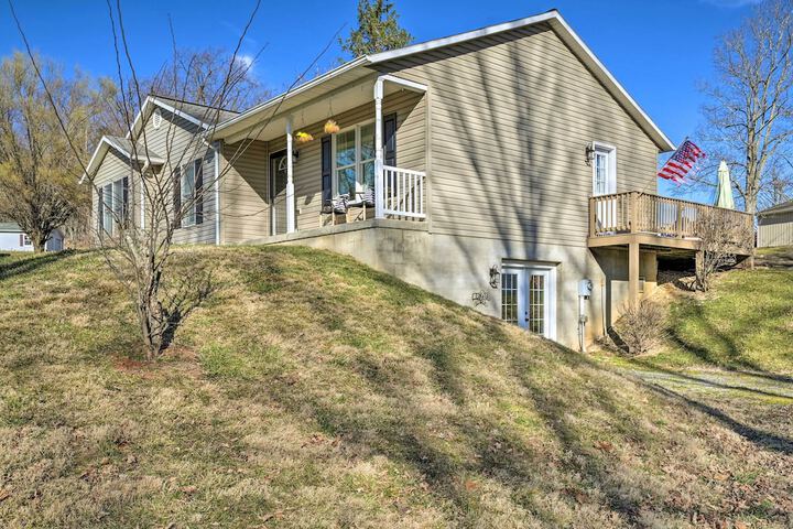 Berkeley Springs Vacation Home w / Fire Pit!
