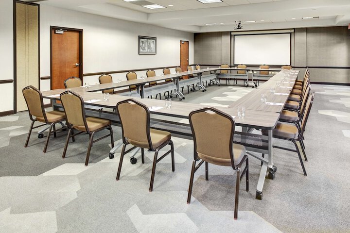 Hyatt Place Detroit / Livonia