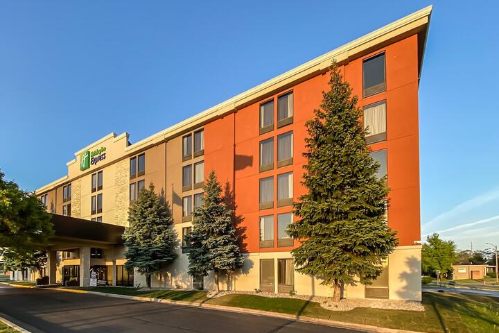 Holiday Inn Express Flint-Campus Area by IHG