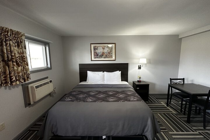 Room 9 of 13