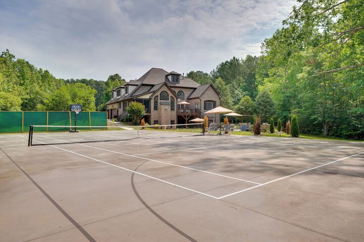 Luxury Estate: Game Room & Pickleball Court