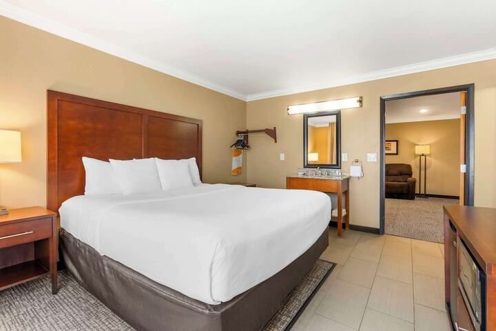 Room 48 of 62