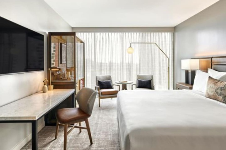 Room 32 of 62