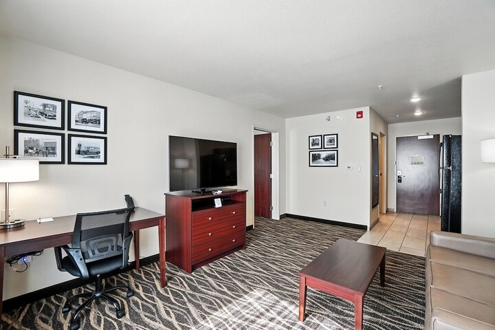 Cobblestone Hotel & Suites-Bellefontaine