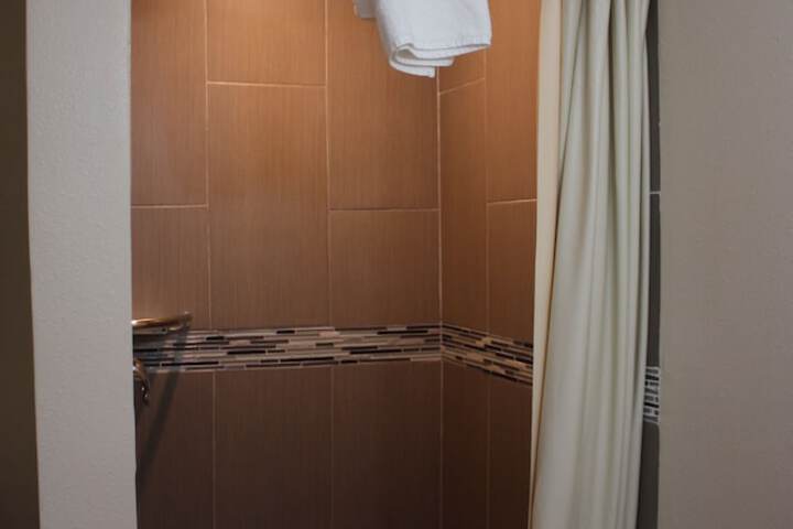 Room 42 of 107