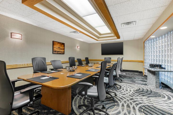 Clarion Hotel & Suites