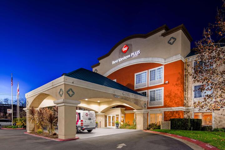Best Western Plus Airport Inn Suites