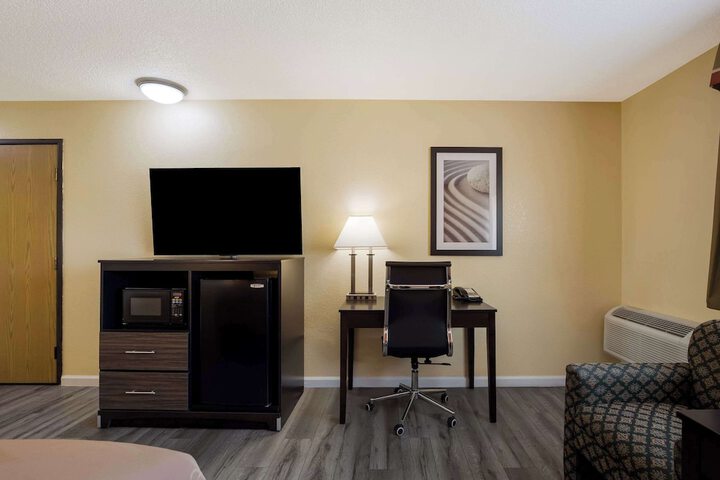 Room 18 of 31