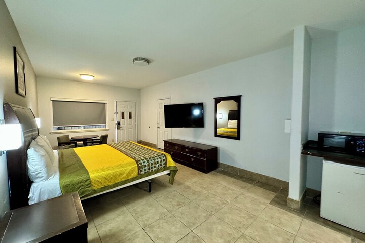 Texas Inn and Suites City Center at University Dr.