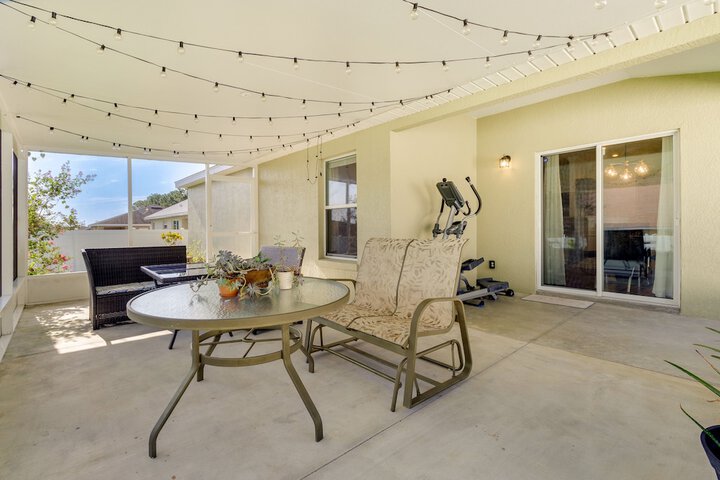 Charming Leesburg Getaway w / Screened Porch!