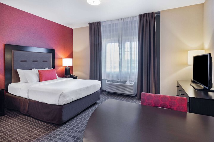 Hawthorn Extended Stay by Wyndham Dickinson
