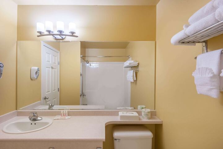 Room 32 of 45