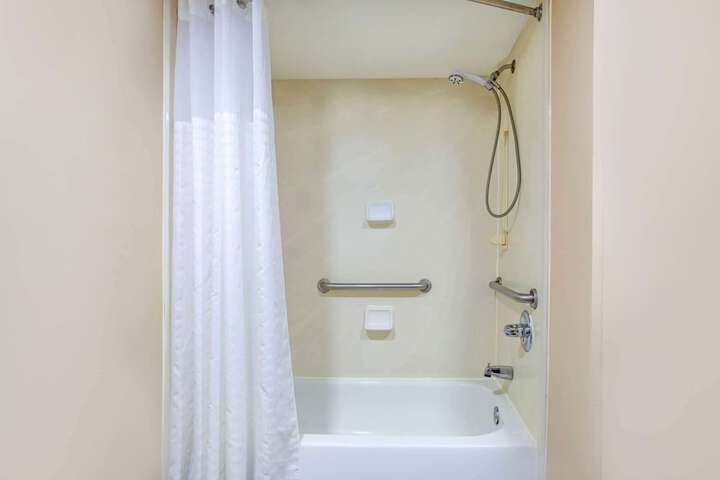 Room 12 of 33