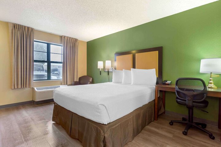 Room 13 of 31