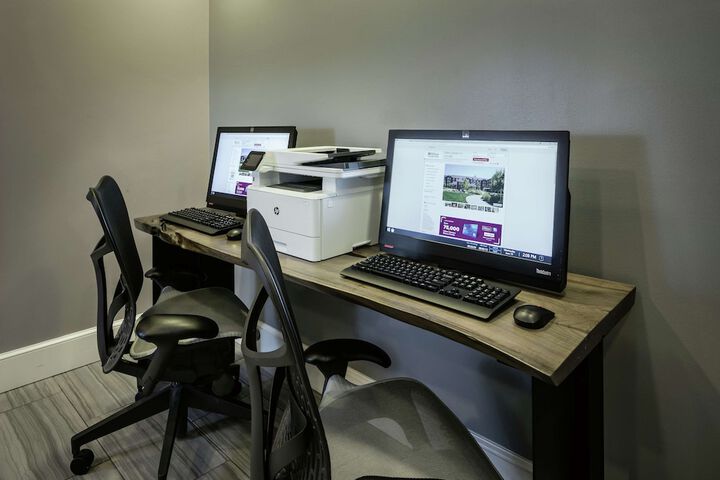 Business Center 26 of 26