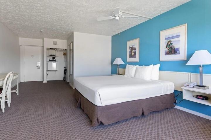Maui Seaside Hotel
