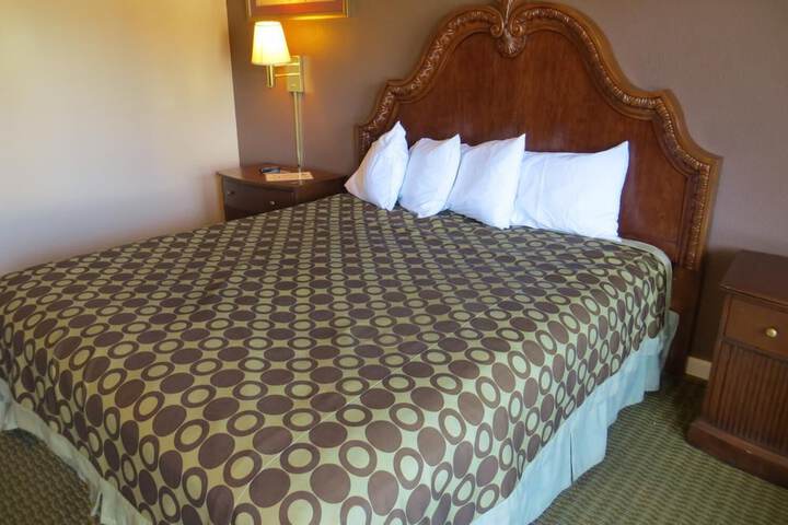 Room 10 of 46
