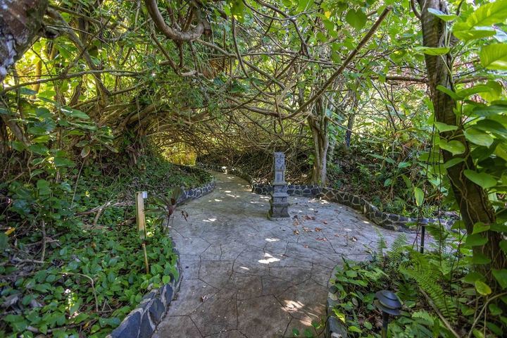 Hale Akua Garden Farm & Eco-Retreat