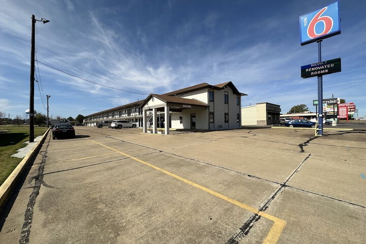 Hotel 7 of 72