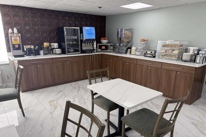 Wingate by Wyndham Livonia
