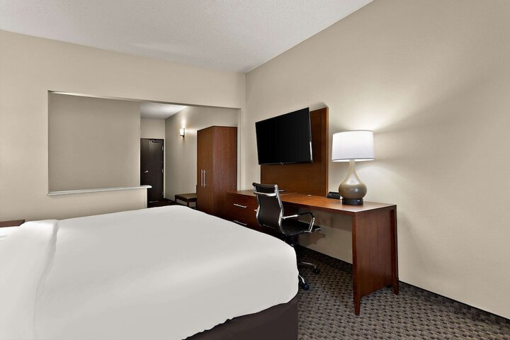 Room 32 of 40