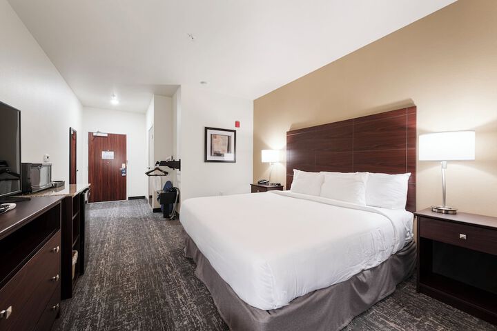 Cobblestone Hotel & Suites - Urbana