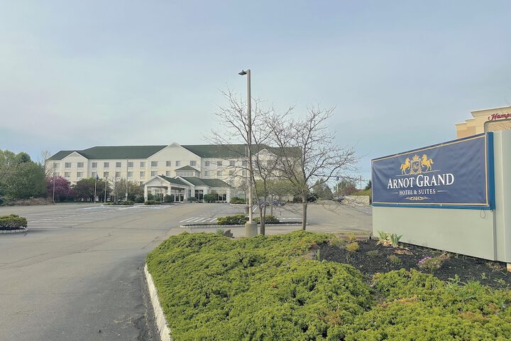 Arnot Grand Hotel & Suites