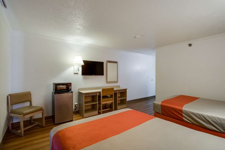 Room 15 of 28