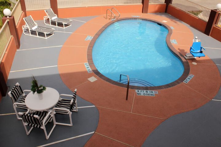 Pool 12 of 39