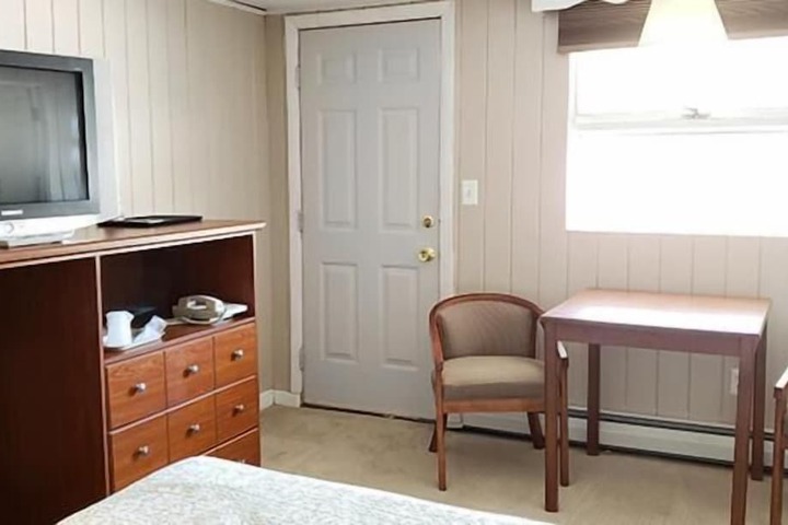 Room 37 of 64