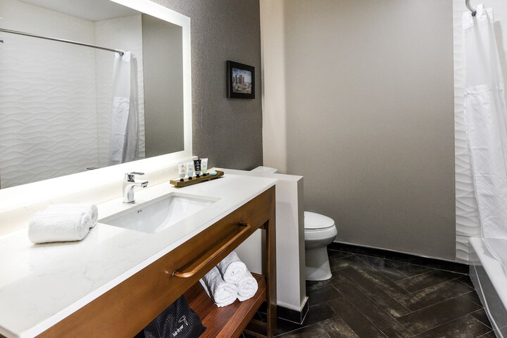 Room 21 of 49