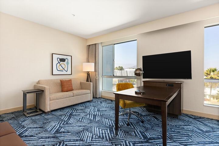 Hampton Inn & Suites Los Angeles - Glendale