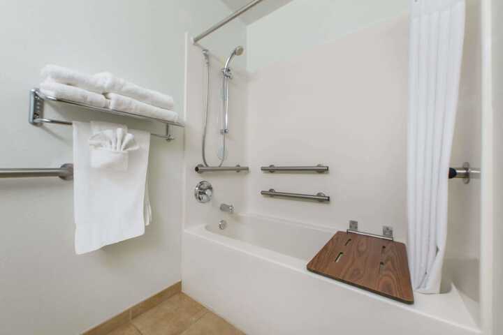 Room 11 of 28