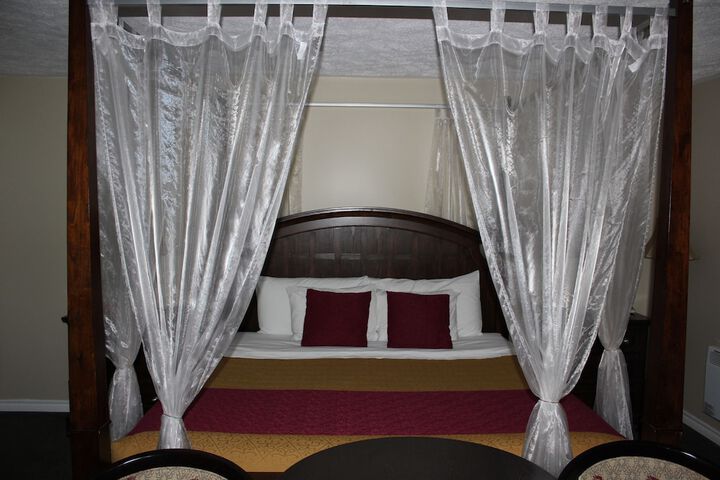 Room 26 of 38
