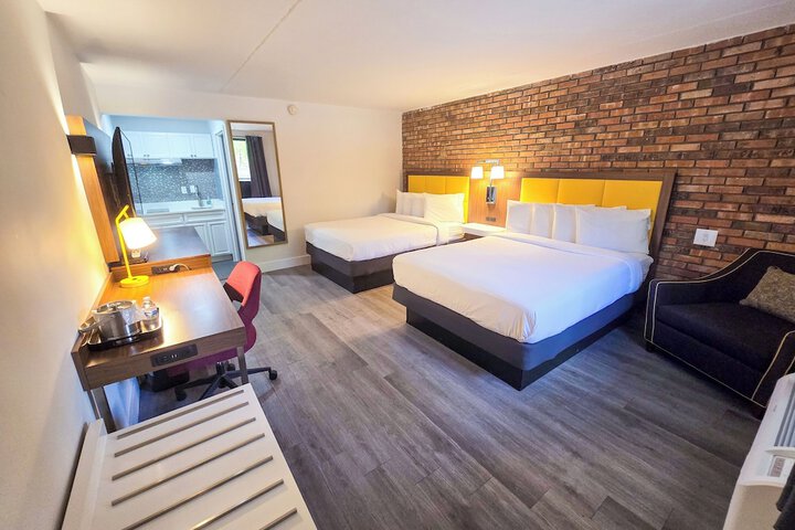 Penn Lodge Hotel & Suites