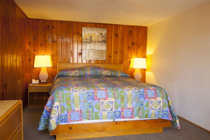 Room 4 of 25