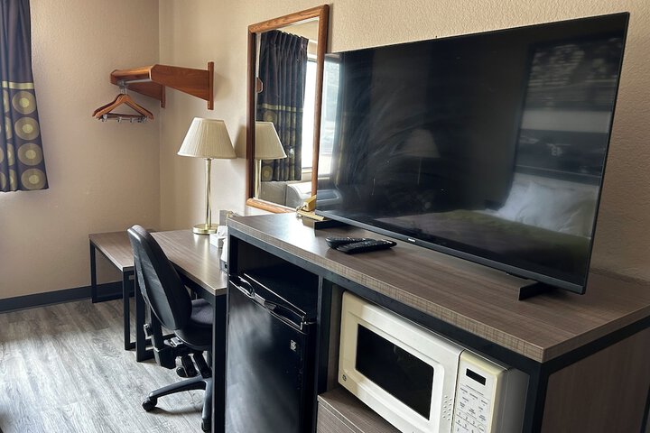 Super 8 by Wyndham Knoxville