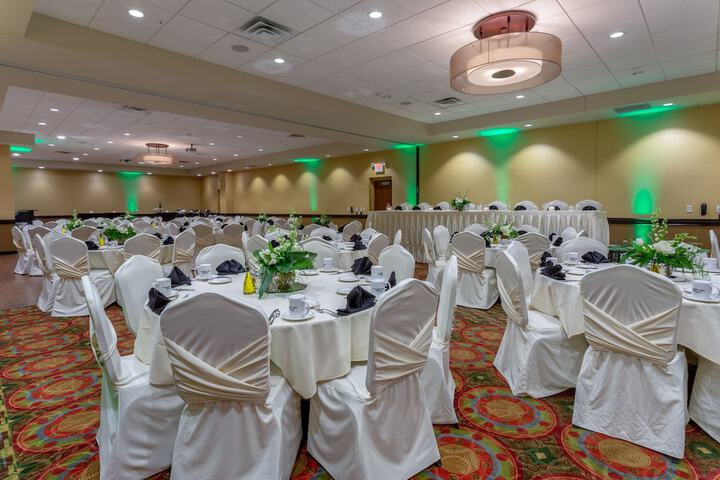 Ballroom/Hall 93 of 106
