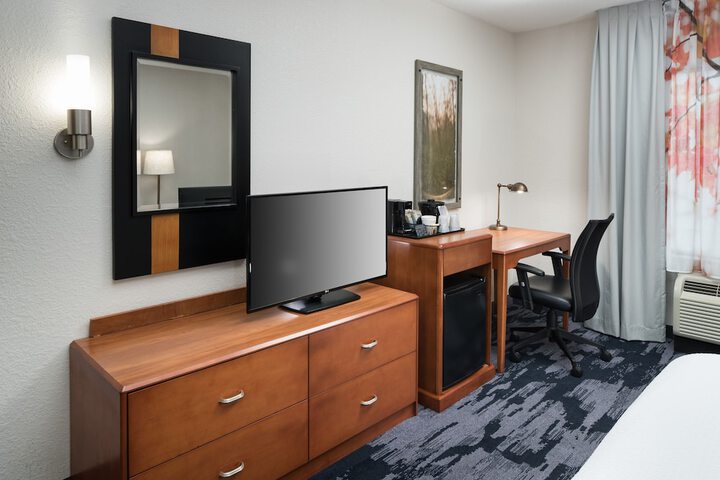 Room 18 of 28