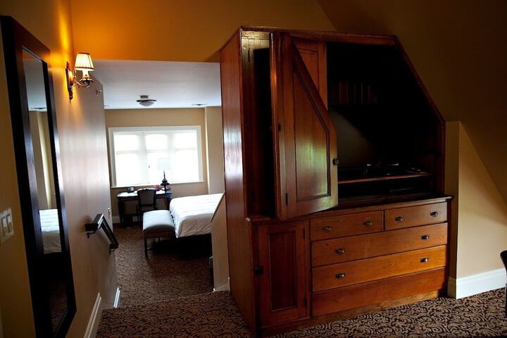 Room 44 of 58