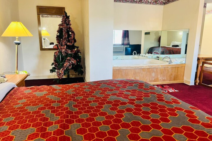 Villa Inn Motel Near Hwy 12 WI Capital O