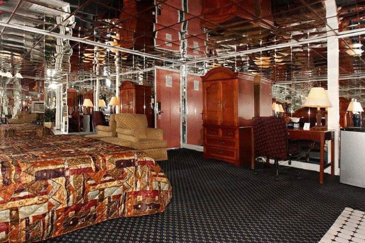 Room 34 of 37