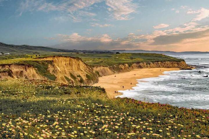 Ocean & Mountain View Home - Walk to Trails Beach Family Activities