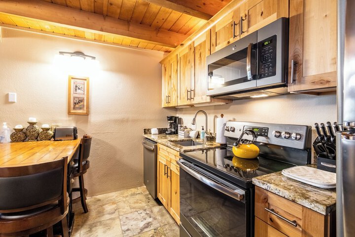 Treehouse #305 Building D by Summit County Mountain Retreats