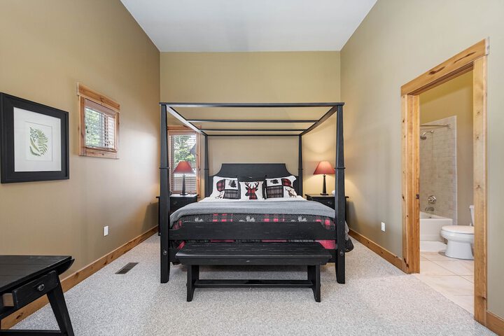 Room 25 of 38