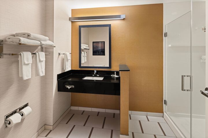 Room 34 of 47
